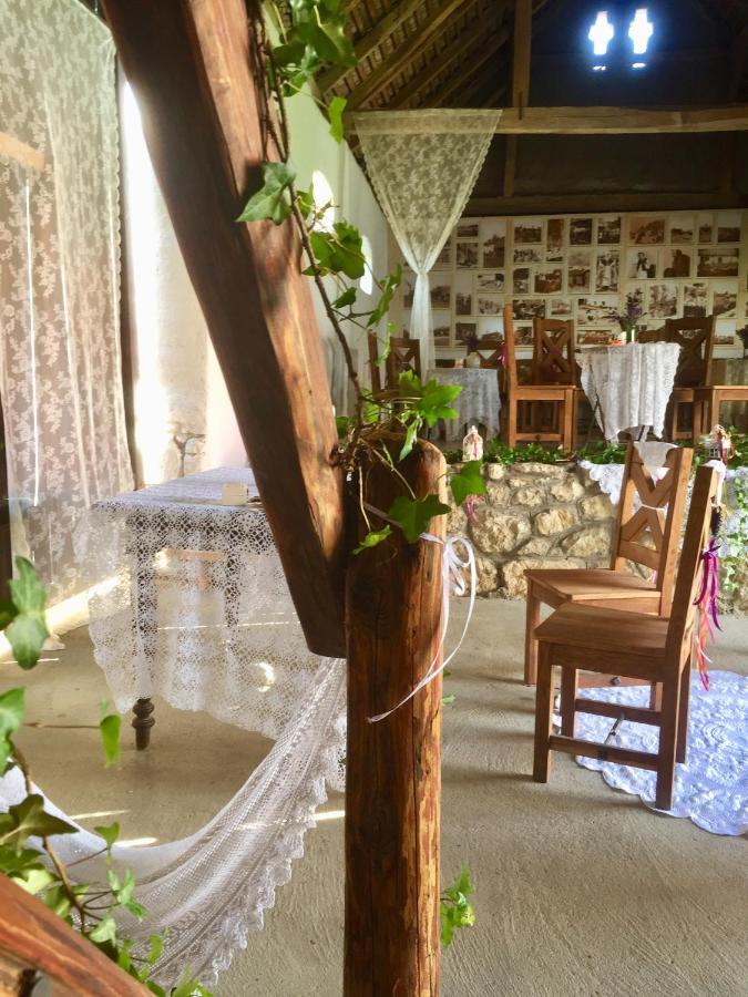 Levendula Porta Es Pajtaszinhaz Hotel Orfű Exterior foto