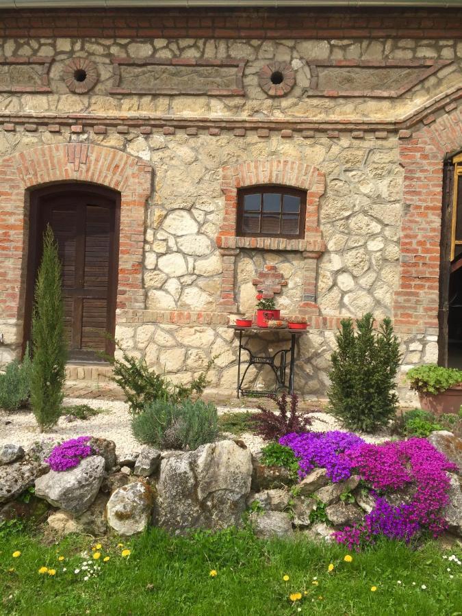 Levendula Porta Es Pajtaszinhaz Hotel Orfű Exterior foto