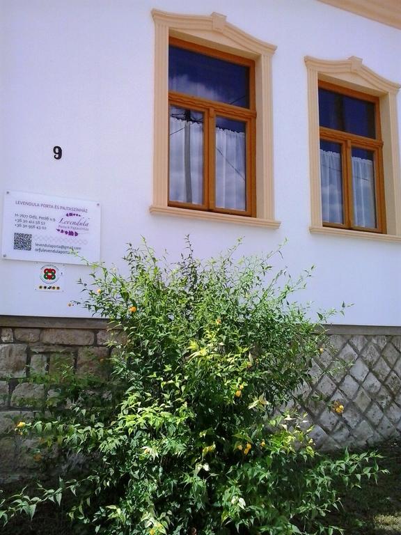 Levendula Porta Es Pajtaszinhaz Hotel Orfű Exterior foto