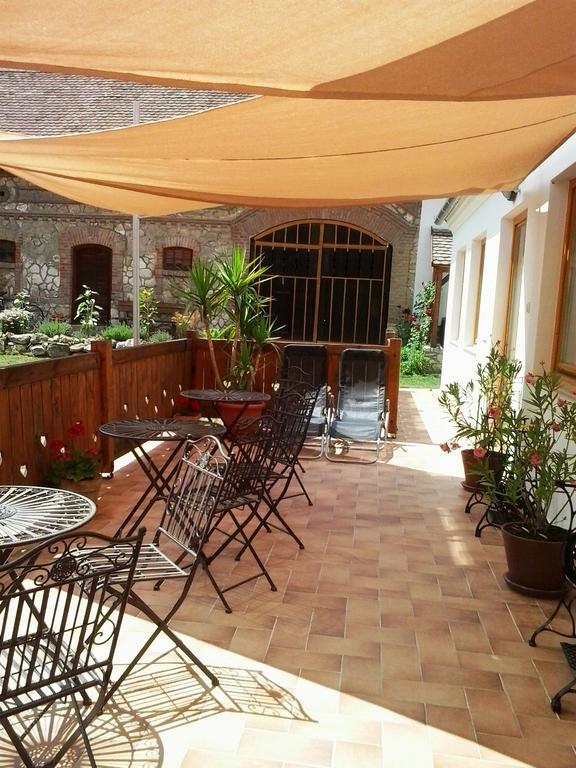 Levendula Porta Es Pajtaszinhaz Hotel Orfű Exterior foto