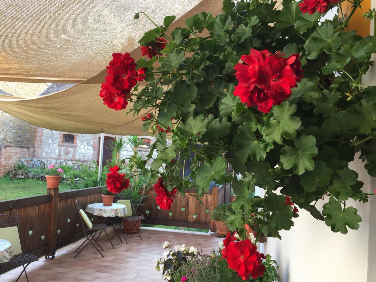 Levendula Porta Es Pajtaszinhaz Hotel Orfű Exterior foto