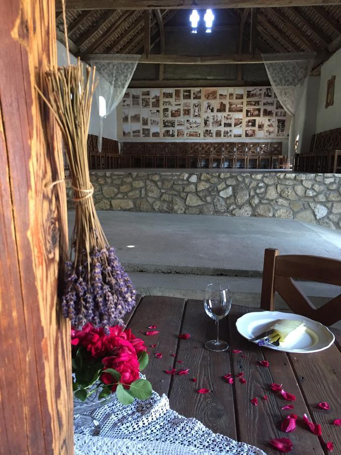 Levendula Porta Es Pajtaszinhaz Hotel Orfű Exterior foto
